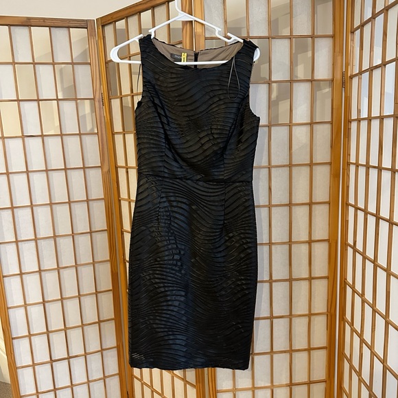 Muse dress size 4. Simply gorgeous! - Picture 2 of 10